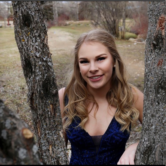 Meet your Posher, Cassandra - Picture 1 of 1